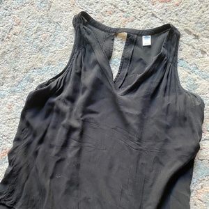 Black Old Navy Simple V Neck Tank